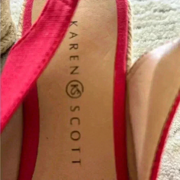 Karen Scott red sandals. Size 8 - Picture 2 of 7